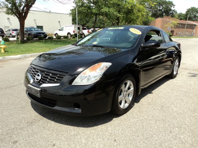 Nissan Altima 1500 Van Coupe