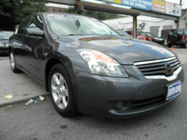 Nissan Altima SLT Quad Cab 2WD Sedan