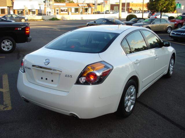 Nissan Altima 2009 photo 2