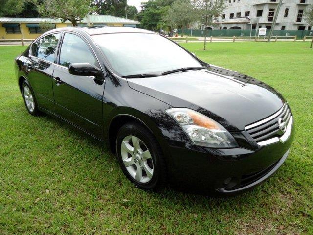 Nissan Altima Pickupslt Quad Cab SWB 4WD 4x4 Truck Sedan