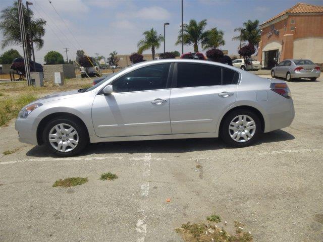 Nissan Altima Pickupslt Quad Cab SWB 4WD 4x4 Truck Sedan