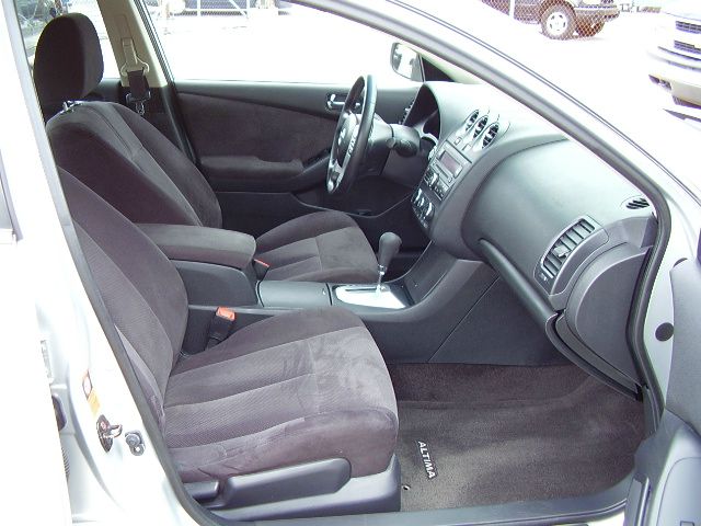 Nissan Altima 2.0T Quattro Special Edition PKG Sedan