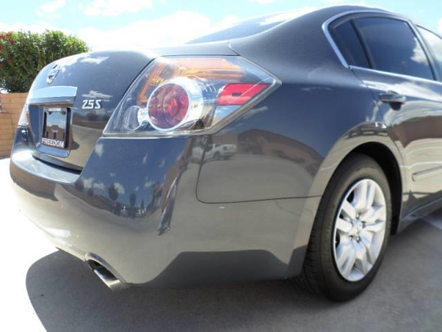 Nissan Altima Pickupslt Quad Cab SWB 4WD 4x4 Truck Sedan