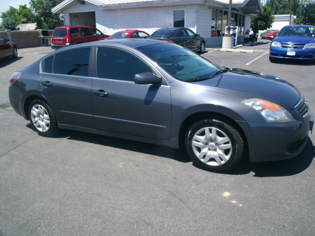 Nissan Altima Pickupslt Quad Cab SWB 4WD 4x4 Truck Sedan