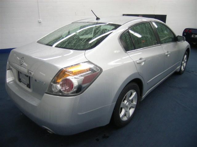 Nissan Altima 2009 photo 2