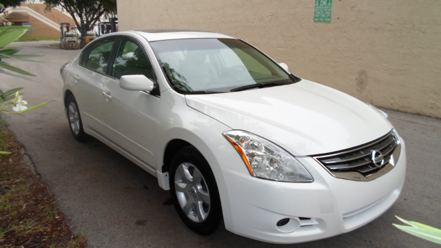 Nissan Altima SLT Quad Cab 2WD Sedan