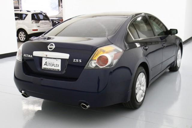 Nissan Altima 2010 photo 3