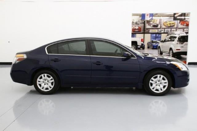 Nissan Altima 2010 photo 4