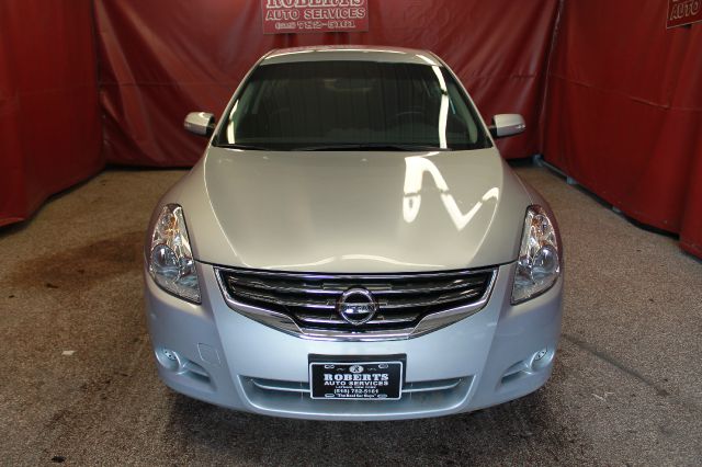 Nissan Altima 2010 photo 1