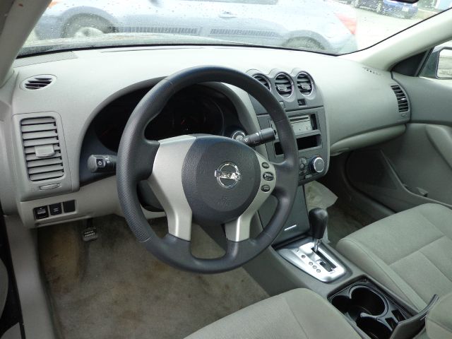 Nissan Altima 2010 photo 1