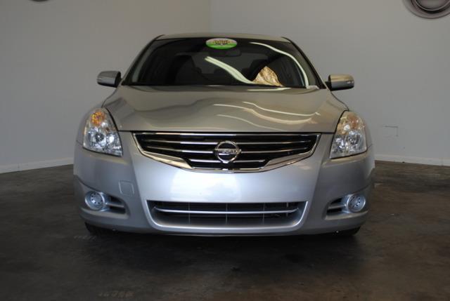 Nissan Altima 2010 photo 4