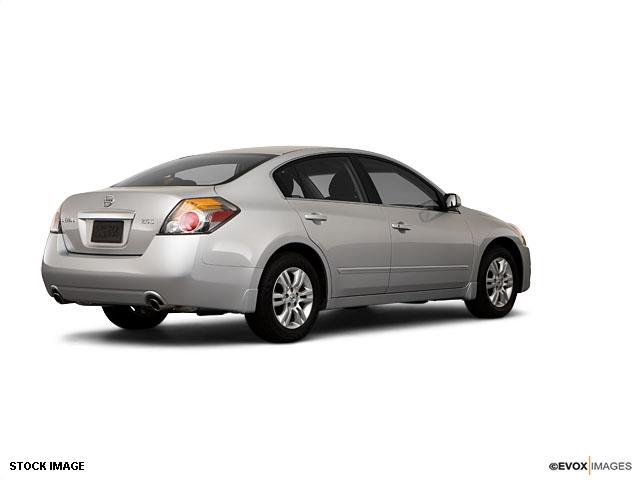 Nissan Altima 2010 photo 2