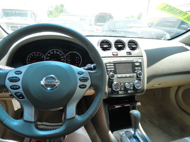 Nissan Altima 2010 photo 2