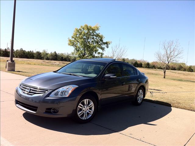 Nissan Altima Pickupslt Quad Cab SWB 4WD 4x4 Truck Sedan