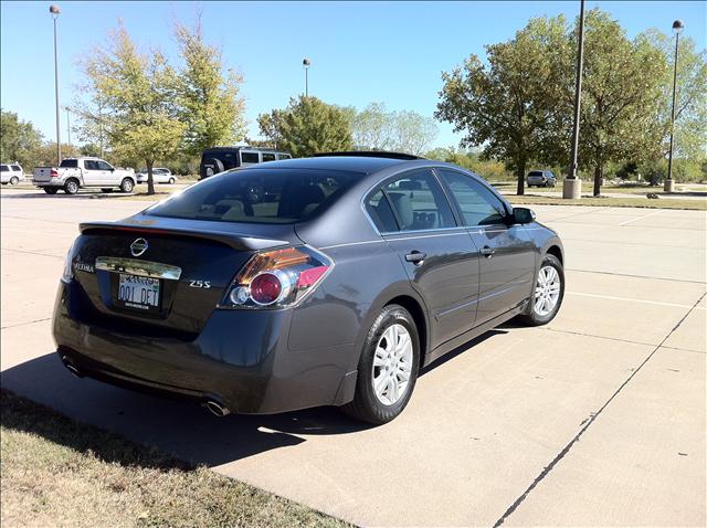 Nissan Altima 2010 photo 1