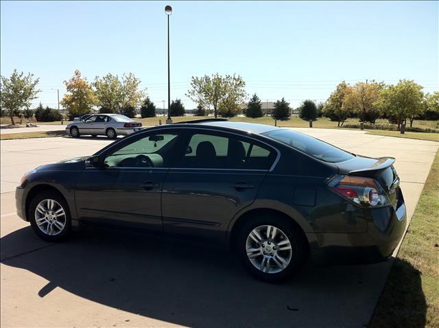 Nissan Altima 2010 photo 2