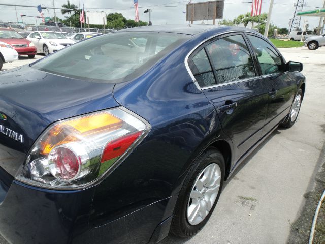 Nissan Altima 2010 photo 1