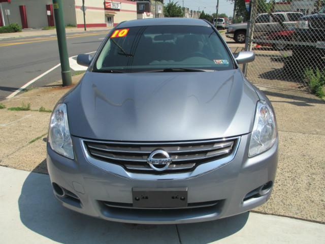 Nissan Altima 2WD Crew Cab 140.5 Laramie Sedan