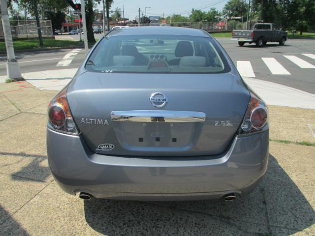 Nissan Altima 2010 photo 2