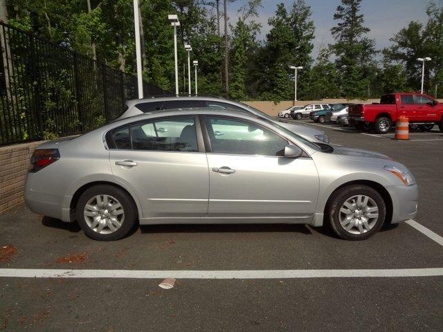 Nissan Altima 2010 photo 2