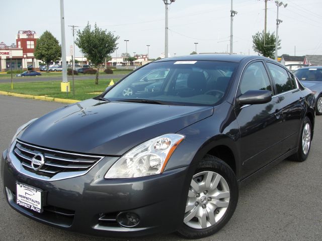 Nissan Altima 2010 photo 1