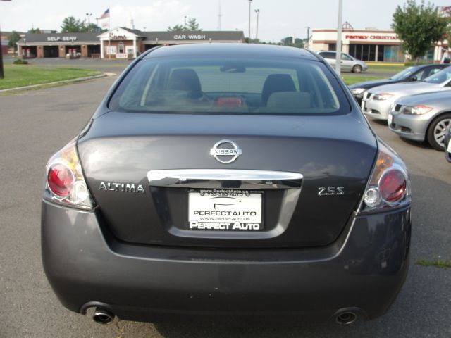 Nissan Altima 2010 photo 2