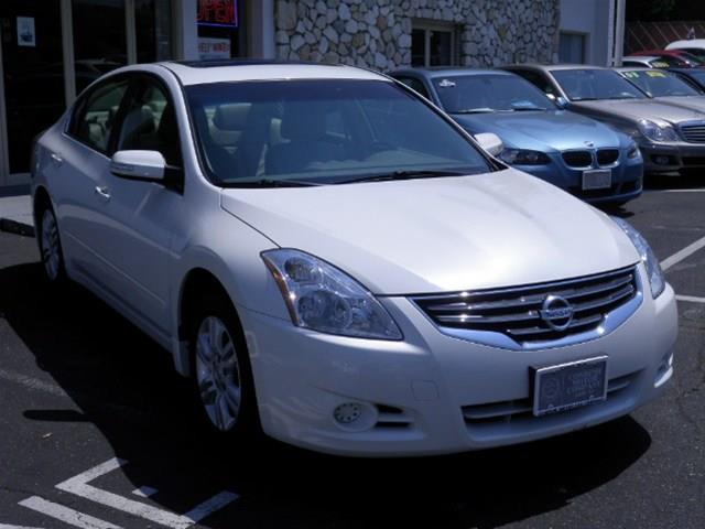 Nissan Altima 2010 photo 1