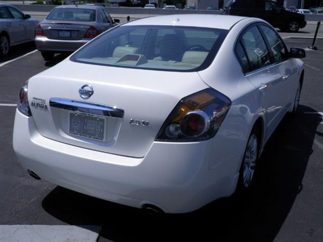 Nissan Altima 2010 photo 3