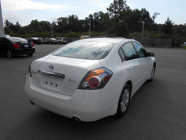 Nissan Altima SLT Quad Cab 2WD Sedan