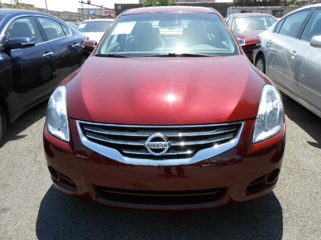 Nissan Altima SLT Quad Cab 2WD Sedan