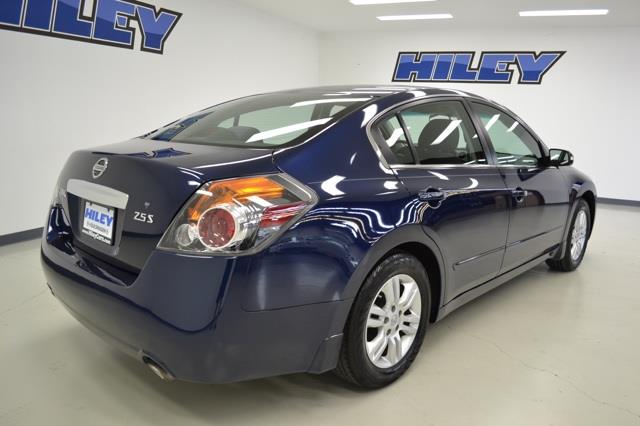 Nissan Altima 2010 photo 4