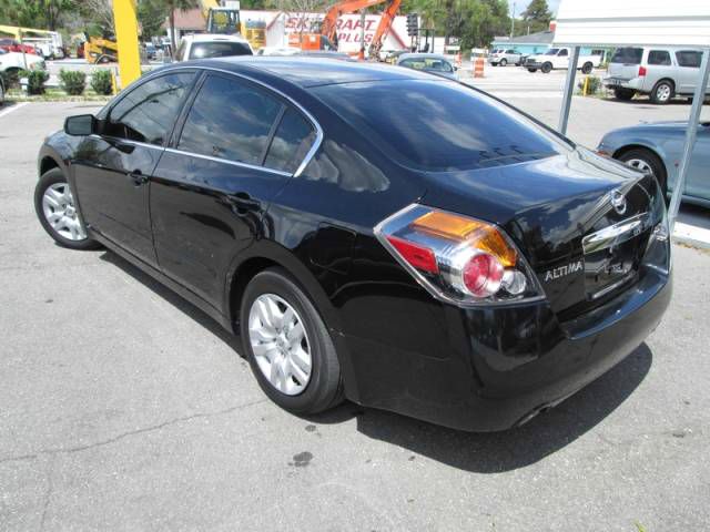 Nissan Altima 2010 photo 1