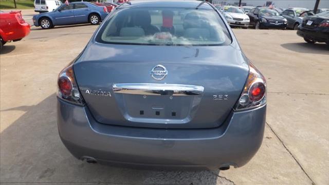 Nissan Altima Mountaineer Sedan