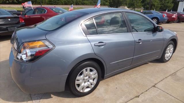 Nissan Altima 2010 photo 1