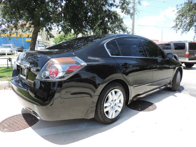 Nissan Altima Pickupslt Quad Cab SWB 4WD 4x4 Truck Sedan