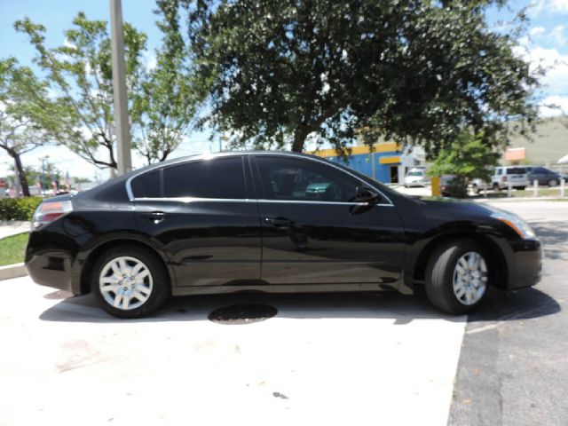 Nissan Altima 2010 photo 2