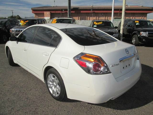 Nissan Altima 2010 photo 4