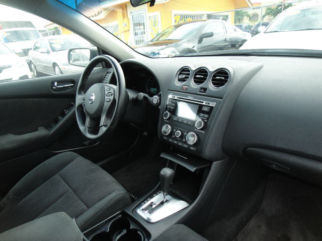 Nissan Altima 2010 photo 1