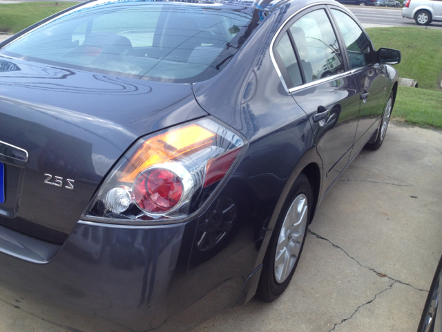 Nissan Altima 2010 photo 1