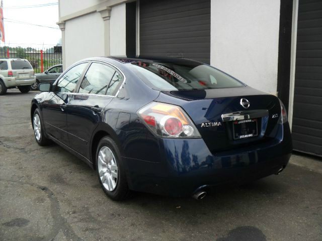 Nissan Altima 2010 photo 1