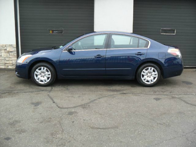 Nissan Altima 2010 photo 2