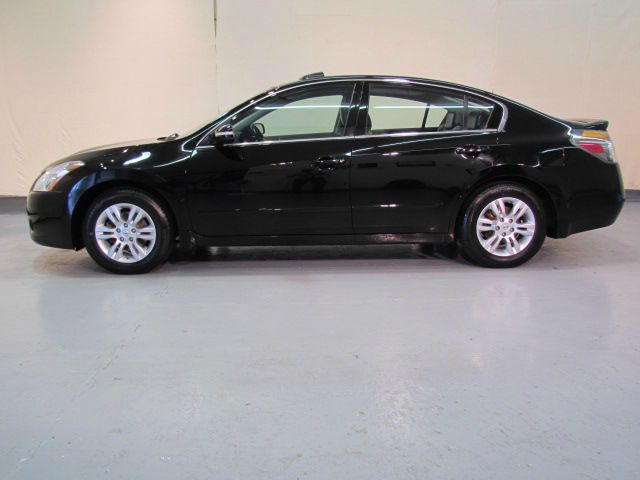 Nissan Altima 2010 photo 1