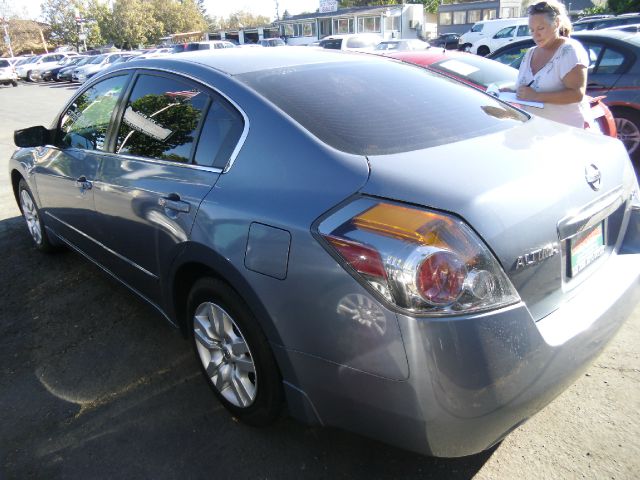 Nissan Altima 2010 photo 4