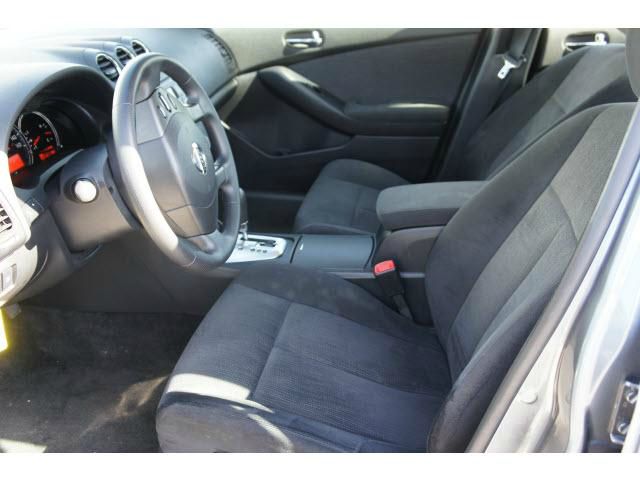 Nissan Altima 2010 photo 2