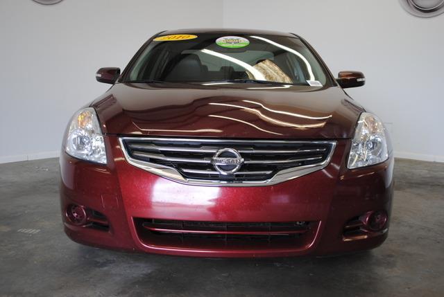 Nissan Altima 2010 photo 2