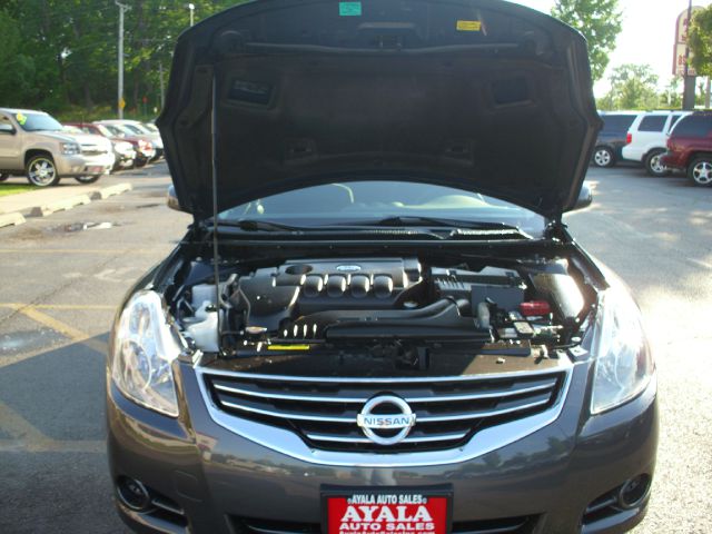 Nissan Altima Pickupslt Quad Cab SWB 4WD 4x4 Truck Sedan