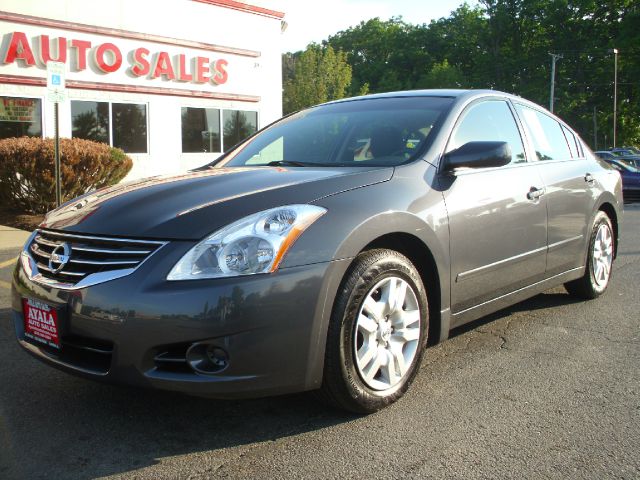 Nissan Altima 2010 photo 2