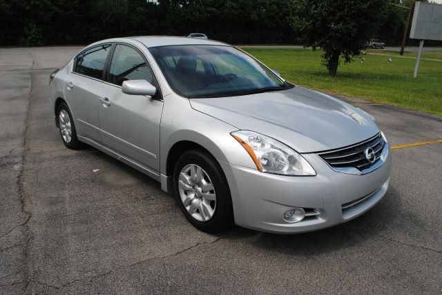 Nissan Altima Pickupslt Quad Cab SWB 4WD 4x4 Truck Sedan