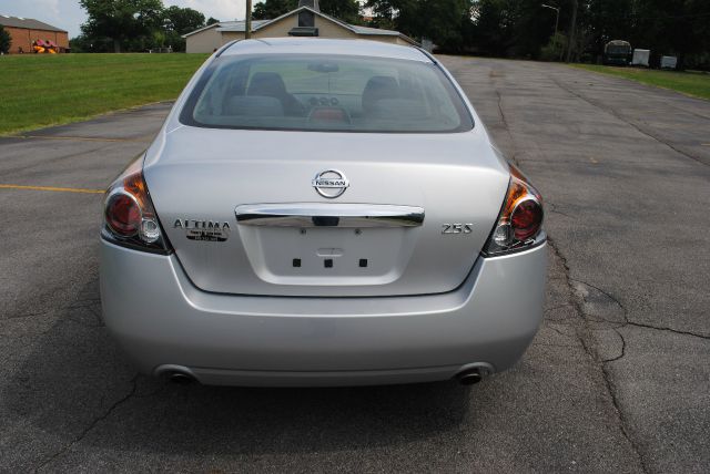 Nissan Altima 2010 photo 1