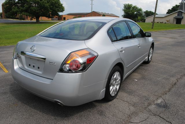 Nissan Altima 2010 photo 2